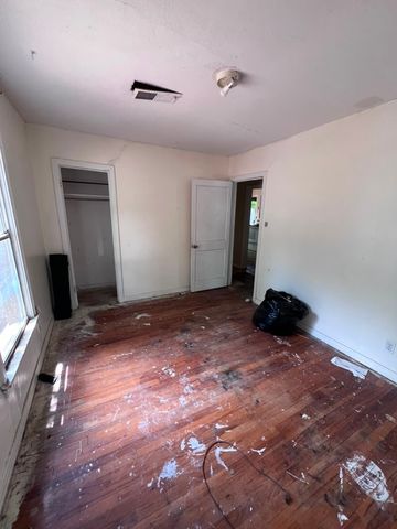 2925 Oakwood Street, Haltom City, TX 76117