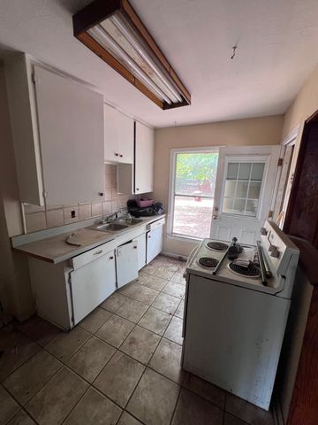 2925 Oakwood Street, Haltom City, TX 76117