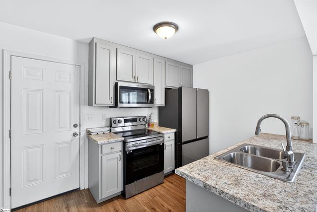 100 Parkstone Dr, Greenville, SC 29609