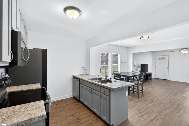 100 Parkstone Dr, Greenville, SC 29609