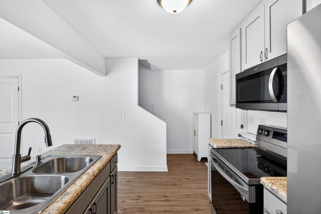 100 Parkstone Dr, Greenville, SC 29609