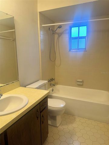 1438 E 1ST AVENUE, Mount Dora, FL 32757