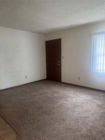 1438 E 1ST AVENUE, Mount Dora, FL 32757