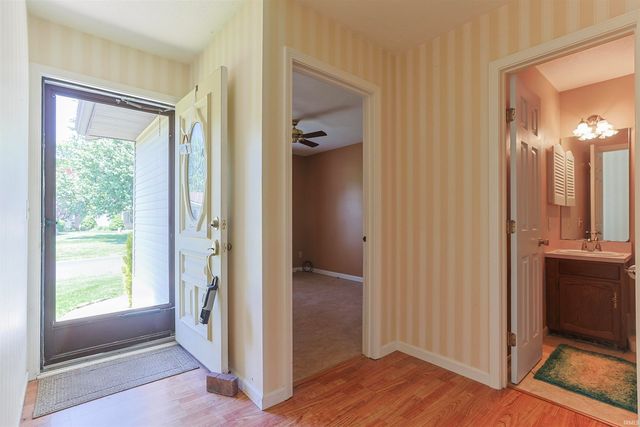 1870 St Michaels Court, South Bend, IN 46614