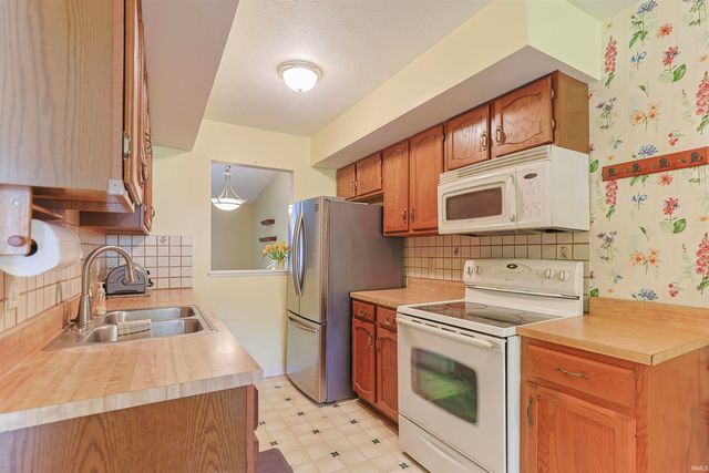 1870 St Michaels Court, South Bend, IN 46614