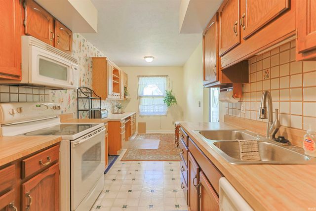 1870 St Michaels Court, South Bend, IN 46614