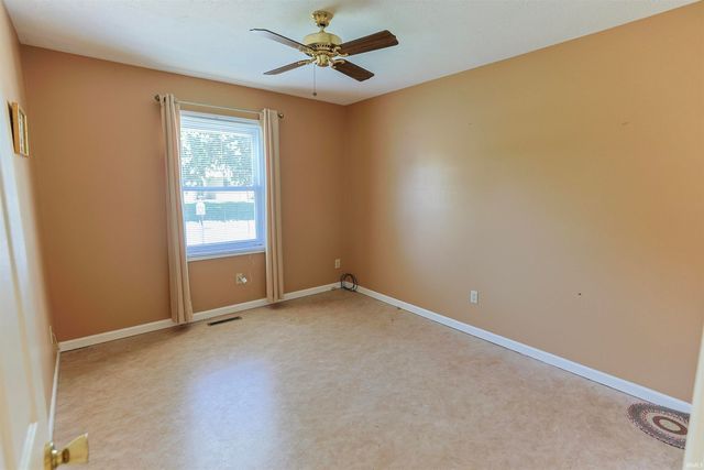 1870 St Michaels Court, South Bend, IN 46614
