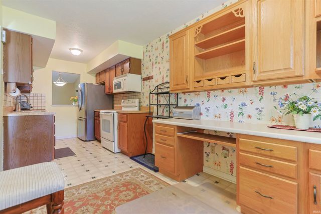 1870 St Michaels Court, South Bend, IN 46614