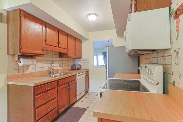 1870 St Michaels Court, South Bend, IN 46614