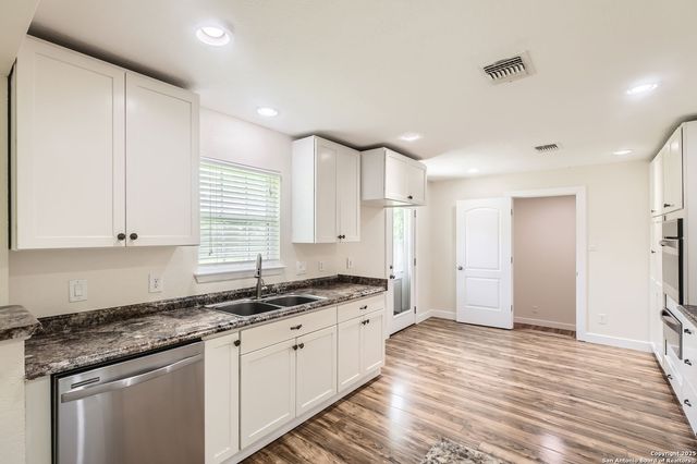 9160 Aqua Dr, Boerne, TX 78006