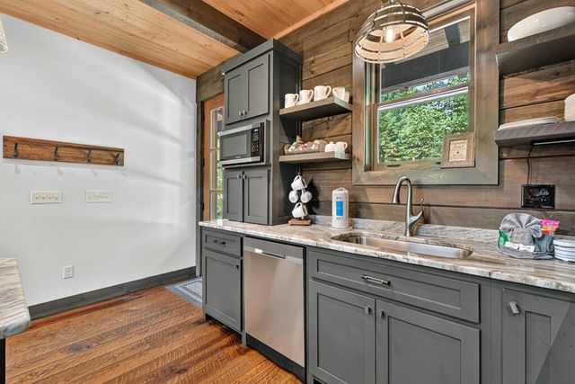 199 Hiawatha Trail N, Blue Ridge, GA 30513