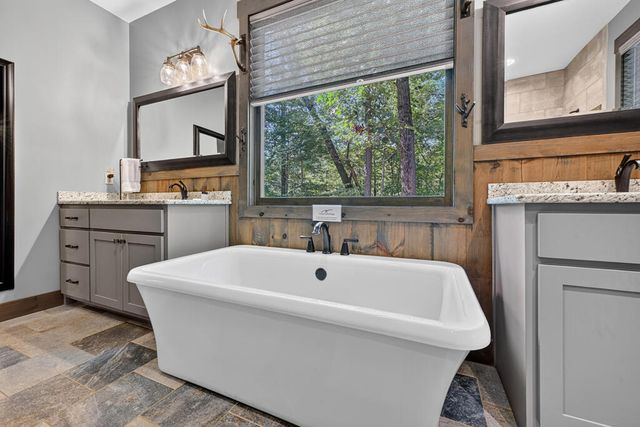 199 Hiawatha Trail N, Blue Ridge, GA 30513