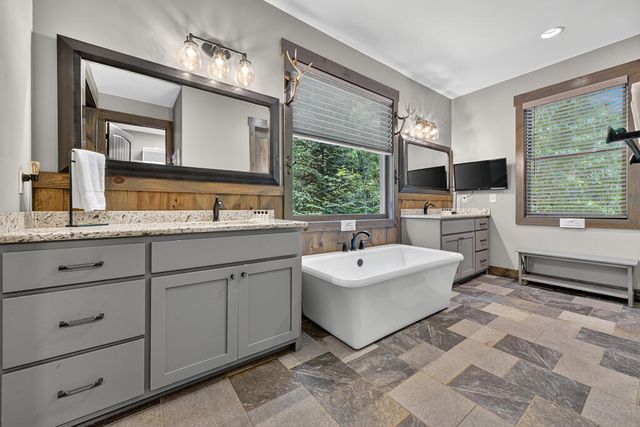 199 Hiawatha Trail N, Blue Ridge, GA 30513