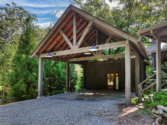 199 Hiawatha Trail N, Blue Ridge, GA 30513