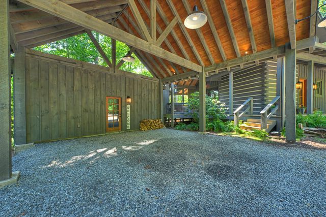 199 Hiawatha Trail N, Blue Ridge, GA 30513