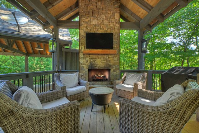 199 Hiawatha Trail N, Blue Ridge, GA 30513