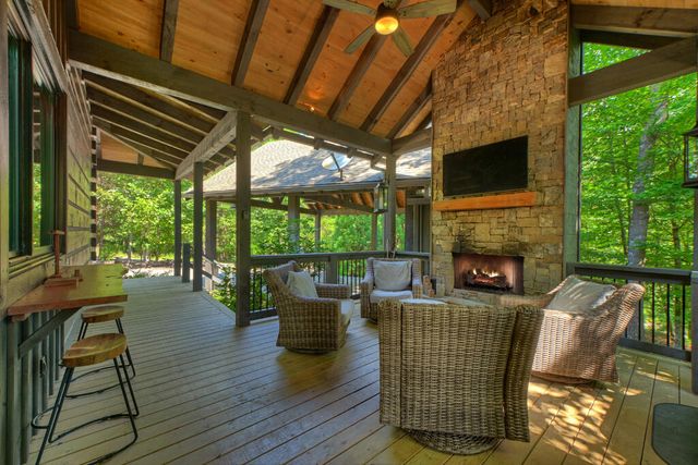 199 Hiawatha Trail N, Blue Ridge, GA 30513