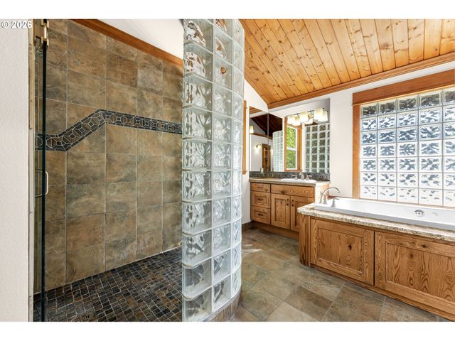 4012 Ne 110TH St, Vancouver, WA 98686