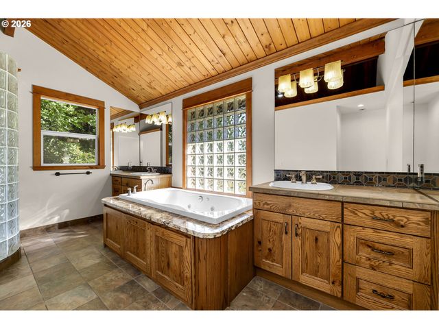 4012 Ne 110TH St, Vancouver, WA 98686
