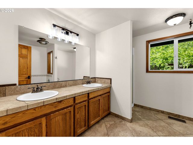 4012 Ne 110TH St, Vancouver, WA 98686