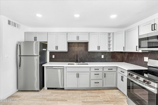 6624 W Columbus Avenue, Phoenix, AZ 85033