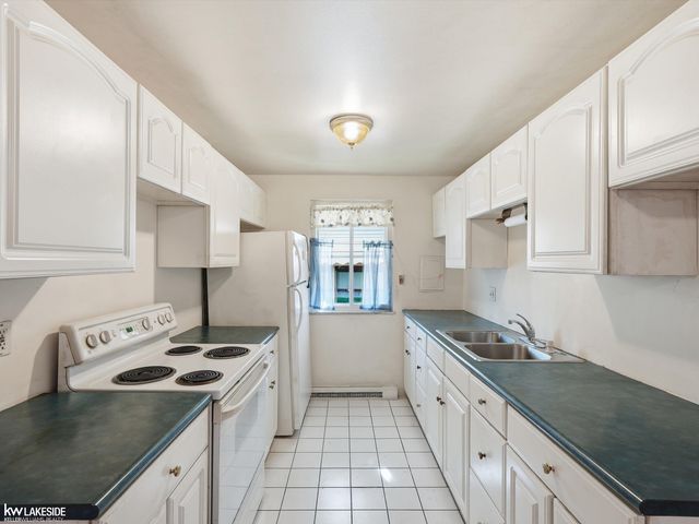 21382 Beaconsfield Street, St Clair Shores, MI 48080