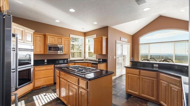 16815 N Greenbluff Rd, Colbert, WA 99005