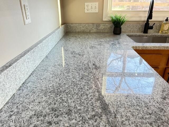 2009 Meadowgate Ln, Louisville, KY 40223