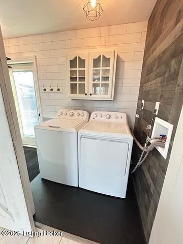 2009 Meadowgate Ln, Louisville, KY 40223