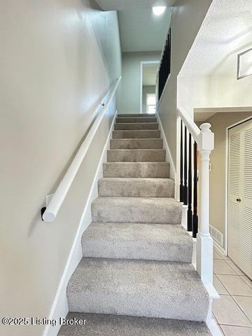 2009 Meadowgate Ln, Louisville, KY 40223