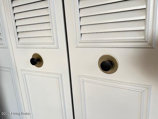 2009 Meadowgate Ln, Louisville, KY 40223