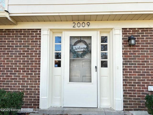 2009 Meadowgate Ln, Louisville, KY 40223