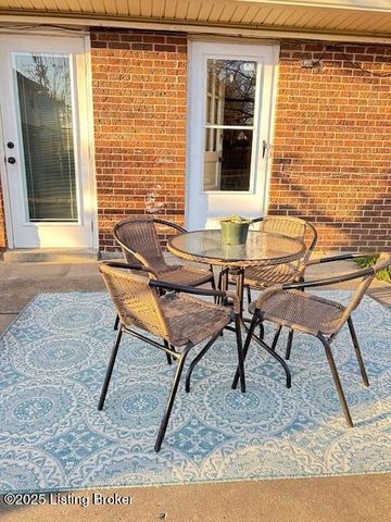 2009 Meadowgate Ln, Louisville, KY 40223