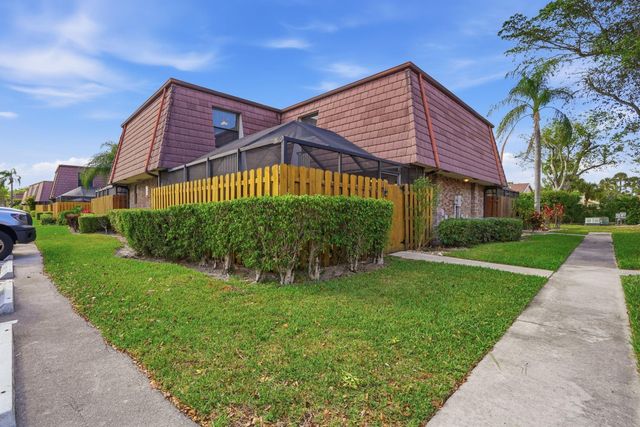 7600 Courtyard Run, Boca Raton, FL 33433