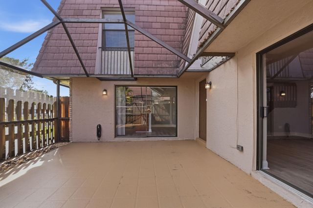 7600 Courtyard Run, Boca Raton, FL 33433