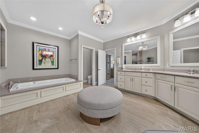 568 Upper Conway Circle, Chesterfield, MO 63017