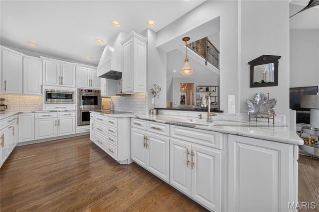 568 Upper Conway Circle, Chesterfield, MO 63017