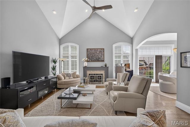 568 Upper Conway Circle, Chesterfield, MO 63017