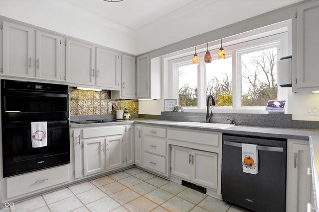 7082 Tremont Drive, Bargersville, IN 46106