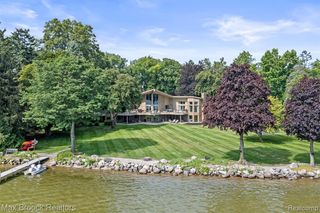 3333 W Shore Drive, Orchard Lake, MI 48324