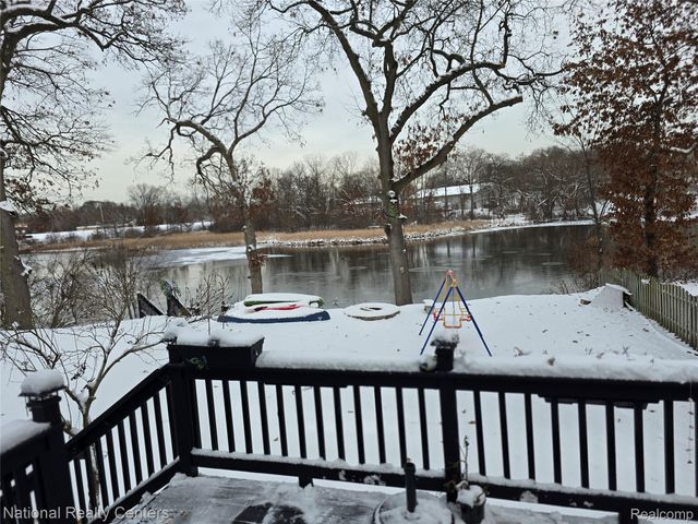 2727 Riverside Drive, Waterford Charter Township, MI 48329