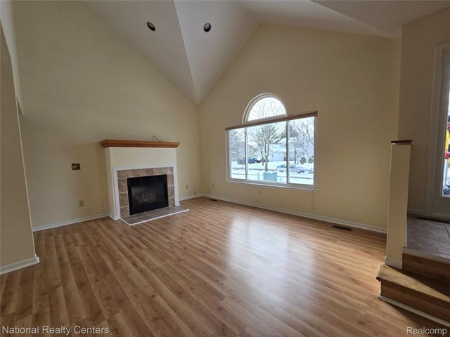 2727 Riverside Drive, Waterford Charter Township, MI 48329