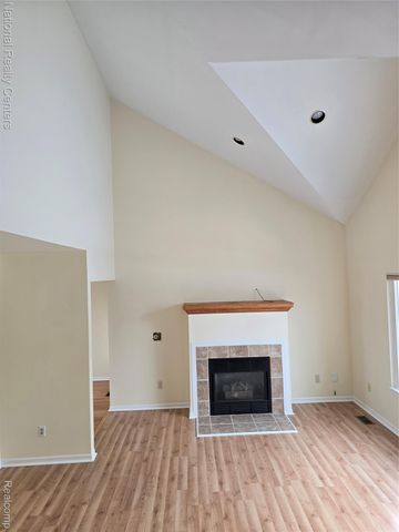 2727 Riverside Drive, Waterford Charter Township, MI 48329