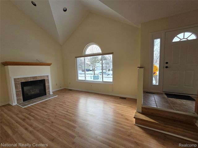 2727 Riverside Drive, Waterford Charter Township, MI 48329