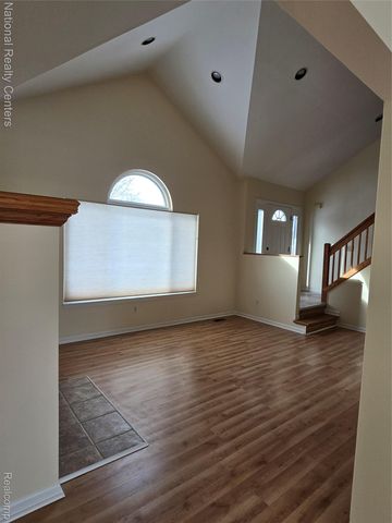 2727 Riverside Drive, Waterford Charter Township, MI 48329