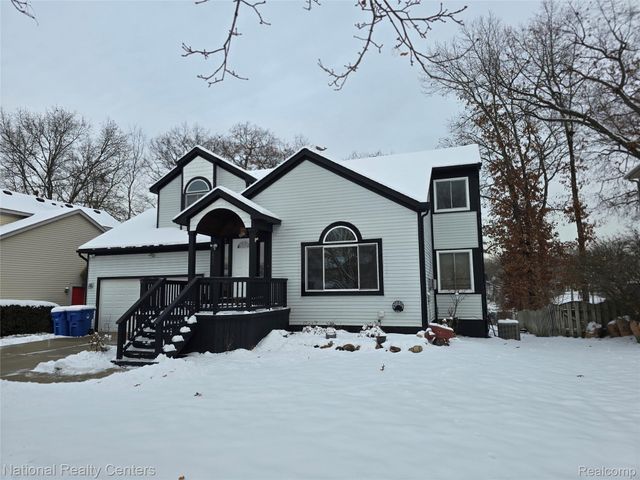 2727 Riverside Drive, Waterford Charter Township, MI 48329