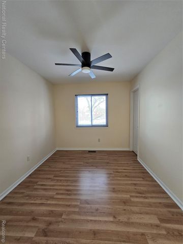 2727 Riverside Drive, Waterford Charter Township, MI 48329