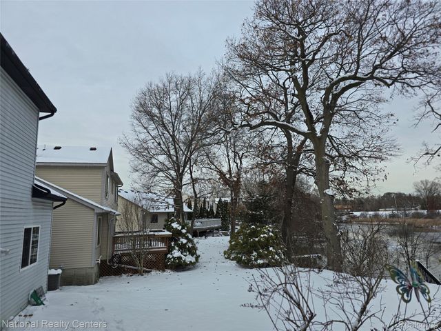2727 Riverside Drive, Waterford Charter Township, MI 48329