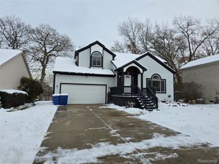 2727 Riverside Drive, Waterford Charter Township, MI 48329