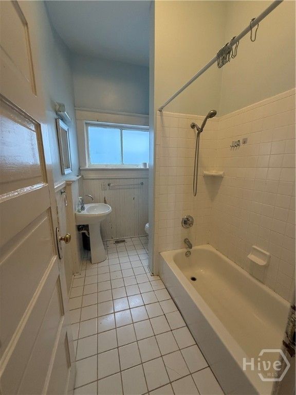 Image 12 of property listing at 115 W 37th Street, Savannah, GA 31401